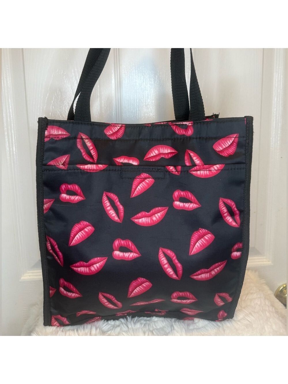 LIPS TOTE BAG BLACK WITH PINK